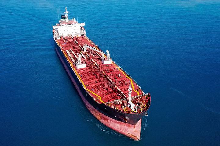 Bulk tanker shipping petroleum from UAE